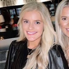 Abby Loudon's Instagram, Twitter & Facebook