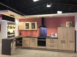 Decouvrez Cette Magnifique Cuisine Ouverte Modele Cottage Avec Son Decor Chene De Virginie Qui Cree Une Ambiance Chaleureus Cuisine Cuisine Ouverte Deco Maison