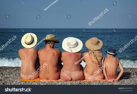 Nackte Familie in Hüten am Strand Stockfoto 395702728 | Shutterstock