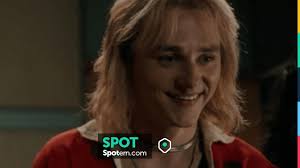 The collar of Roger Taylor (Ben Hardy) in Bohemian Rhapsody