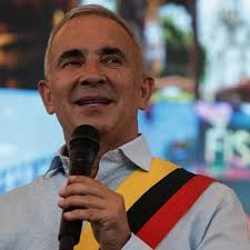 Bernal asume Gobernación del Táchira Nuestro camarada Freddy Bernal se  juramentó y tomó posesión como gobernador reelecto del estado Táchira, para  un nuevo período constitucional. Desde la cancha central del Gimnasio de