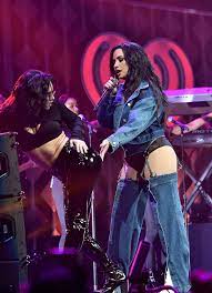 Demi lovato upted the sizzle factor with some new wardrobe elements as she performed at kiss 108's jingle ball 2015 in boston on. Demi Lovato Performs At Y100s Jingle Ball 2017 15 Gotceleb