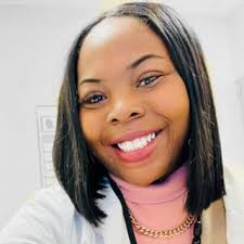 Nicole Pauling's Instagram, Twitter & Facebook