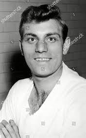 Dennis Gratton's Instagram, Twitter & Facebook