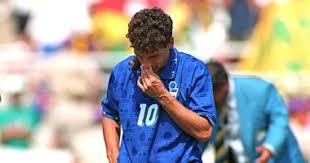 روبيرتو باجيو لاعب إيطالي يعد من أفضل لاعبي كرة القدم في إيطاليا والعالم واختير في المركز السادس عشر من بين أفضل مئة لاعب في القرن العشرين. 10 Ù…Ø¹Ù„ÙˆÙ…Ø§Øª Ø¹Ù† Ø£Ø³Ø·ÙˆØ±Ø© ÙƒØ±ÙˆÙŠØ© Ø±ÙˆØ¨Ø±ØªÙˆ Ø¨Ø§Ø¬ÙŠÙˆ Ø§Ù„ÙŠÙˆÙ… Ø§Ù„Ø³Ø§Ø¨Ø¹