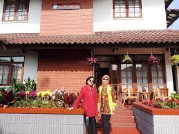 Please enter your preferred dates of stay and submit our online booking form to make a reservation at golden flower golden flower hotel bandung is a new four star hotel with modern facilities located at the legendary street of asia afrika bandung. House Of Flowers Bandung Burnsocial