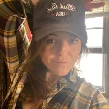 Robin Canfield (@aquirkydesigner)