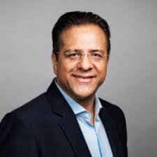 Navin Arora's Instagram, Twitter & Facebook