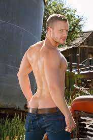 Brian Bonds buries his face in Austin Wolfs muscle-butt rimming his hot  asshole – Men for Men Blog