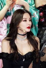 張雨綺（粵拼 簡化字：张雨绮 ；英文： kitty zhang ；1986年 8月8號—），原名張爽（ zoeng 1 song 2 ； 张爽 ），係中國大陸女演員，山東 德州人，2007年參演周星馳電影《長江7號》女主角而開始出名。. æœ‰ä¸€ç§ èº«æ å«å¼ é›¨ç»®çš„èº«æ å…‰è„šç«™èˆžå°ä¸Š è¿™èº«æç¡®å®šè¿˜ä¸åˆ°170 ä¸Šæ¸¸æ–°é—»æ±‡èšå'ä¸Šçš„åŠ›é‡