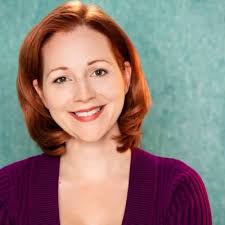 Sarah Newell's Instagram, Twitter & Facebook