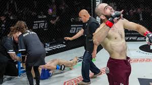 Brazzers bombshell amber alena prueba varias posiciones de yoga mientras  monta la polla dura de van