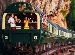 Seni grafiti dan jenis seni jalanan lainnya adalah grafis dan gambar yang dilukis dengan semprotan atau stensil pada dinding, bangunan, bus, kereta api, dan jembatan yang dapat dilihat secara publik, biasanya tanpa izin. 9 Kereta Api Paling Mewah Di Dunia Sentiasa Panas