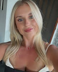 Caitlin Schofield's Instagram, Twitter & Facebook