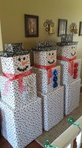 Pin By Ray Nickles On Gift Baskets Unique Gift Wrapping Christmas Christmas Decor Diy Creative Christmas