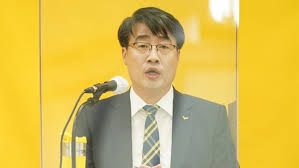 정의당 김종철 대표, 같은 당 의원 성추행 인정하며 사퇴 / 김종철 피해자 원치 않는 부적절 신체접촉…가해 맞다 / 김종철 피해자에 사과했지만. Ksfnal7s7m3om