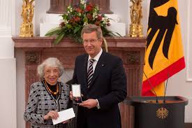 Beide eltern margot friedländers waren juden. Www Bundespraesident De Der Bundesprasident Terminkalender Verleihung Des Verdienstordens Der Bundesrepublik Deutschland An Margot Friedlander