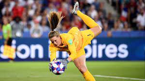 Satellite beach graduate #18 ashlyn harris of u.s. Women S World Cup U S Goalie Alyssa Naeher Isn T Trying To Be Hope Solo Los Angeles Times