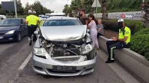 Karşıya geçmek isteyen araca başka bir araç çarptı. Uxkveng90 W3wm