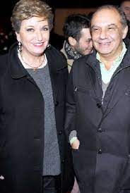 Per questo è ospite spesso anche di altri. Mara Maionchi E Il Marito Molto Piu Che Amici Maria De Filippi Si E Innamorata Televisivamente Della Coppia Durante I Provini Palermomania It