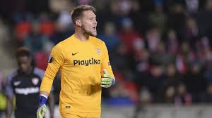 Sevilla 'keeper tomas vaclik has been ruled out of the czech team for their opening. Je To Obrovske Zklamani Rekl Po Vyrazeni Se Slavii Vaclik Plejer Cz
