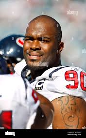 Houston defensive end mario williams 90 hi-res stock photography and images 