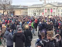 In unserem nachrichtenticker können sie live die neuesten eilmeldungen auf deutsch von portalen, zeitungen, magazinen und blogs lesen sowie nach älteren meldungen suchen. Corona Demo In Kassel Wird Die Kundgebung Zum Superspreader Event Kassel