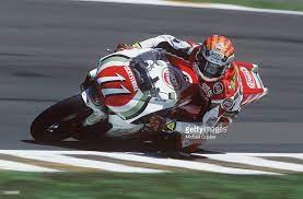 team lucky strike suzuki rider scott russell of the usa in action during the indonesian grand prix at the sentul track in jakarta mandatory バイクレース ロードレース モトgp
