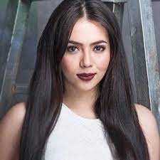 She began acting as a child on television by playing guest roles and starring in goin' bulilit. Julia Montes Juliamexclusive Twitter