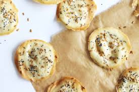 Tuiles Aperitives Aux Graines De Sesame Et De Pavot Contes Et Delices Recette Crackers Graines De Sesame Recettes De Cuisine