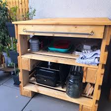 30 Best Diy Furniture Cardboard Grilltisch Aus Paletten Bauen Upcyclers Grilltisch Aus Paletten Baue In 2020 Bookshelves Diy Cardboard Furniture Bookcase Makeover