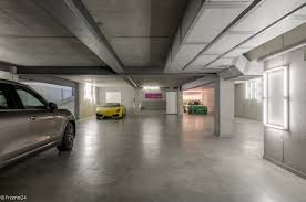 Garage de luxe motos autos engins roulants underground. L Immobilier De Luxe Le Plus Recent Pour Les Vrais Collectionneurs De Voitures Luxevastgoed