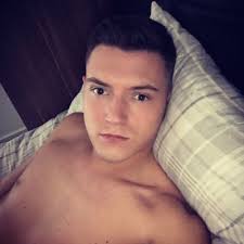 Andrew Whitfield (@OfficialAndreew)