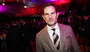 Er spielte auf der position правый вингер. Ronald De Boer Heeft Eindelijk Een Zoontje Show Ad Nl