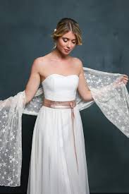 Brautkleid stoff brautkleid vintage perfektes brautkleid hochzeitskleid organza ballkleid brautkleid stola hochzeit pullover hochzeitskleid braut kap hochzeit bolero stola stricken kleine. Lange Braut Stola Aus Sternentull Mit Pailletten Noni