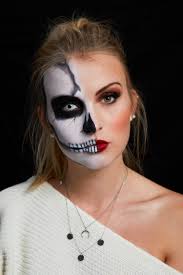 Weiße kontaktlinsen für einen leeren blick. Happy Halloween Make Up Idee Katefully