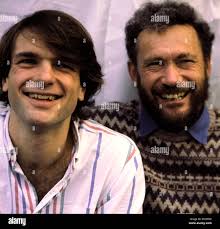 Two robins hi-res stock photography and images