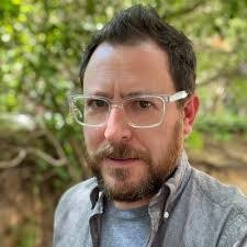 Albert Calle's Instagram, Twitter & Facebook