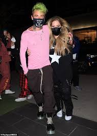 At sixteen, she moved to manhattan and began work on her debut album. Avril Lavigne Rocks All Black Clothing As She Arrives Arm In Arm With Boyfriend Mod Sun For Dinner Daily Mail Online