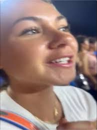 Leila Everett's Instagram, Twitter & Facebook