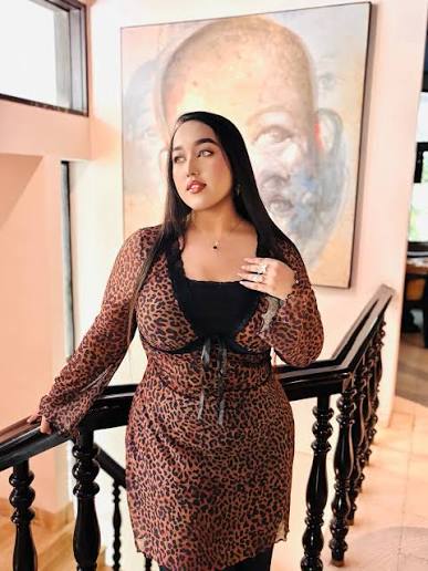 Monica nude photo 11