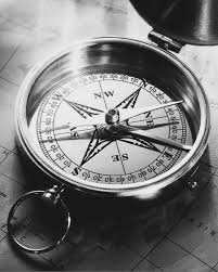 Black And White Compass Tattoo Pin By Roberto On Tattoos Vintage Compass Compass Tattoo Compass Clock