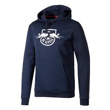 Das detailgetreue trikot ist mit dem rb leipzig vereinswappen und dem red bull bitte beachte: Rb Leipzig Hoodie Essential Mono Navy Hier Bestellen Bild Shop