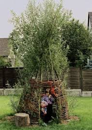Spielhauser Aus Holz Und Weiden An Kindergarten Und Schule Garten Garten Pflanzen