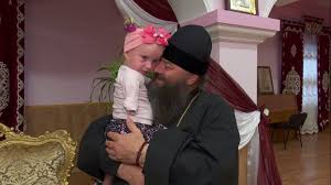 Manastirea banceni este o manastire ortodoxa aflata in ucraina, la numai sapte kilometri de granita cu romania si la vreo 20 de kilometri de cernauti. Dragostea Va Salva Lumea Povestea P S Longhin De BÄnceni 400 De Copii Si Un Singur TatÄ La Un Pas De Romania Tvri Facebook