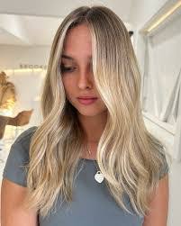 Brooke Saunders's Instagram, Twitter & Facebook