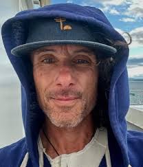 It's sad to see so many people struggling with their Mental health. I  really want to break the stigma, and open the conversation. It's not weak  to be vulnerable and open up.