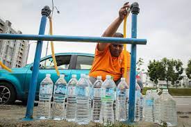 Residents of keramat au3 fill their pails with water following the water disruption in the klang valley september 5, 2020. Klang Valley Water Woes A Brief Look At Notable Disruptions In The Last Four Years Malaysia Malay Mail