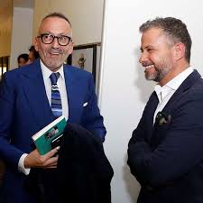 Tu assumiste um foi em serralves, no porto, que manuel luís goucha entrevistou hélder reis. Helder Reis Declara Se Ao Amigo Goucha E Chora Em Direto E Um Amor Para Sempre A Ferver Vidas
