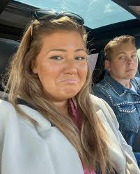 Idag har vi haft vigselsamtal med prästen och provat att gå längs  altargången till vår låt. Och vi båda började gråta 😭 Vad lite det kommer  gråtas när det är på riktigt